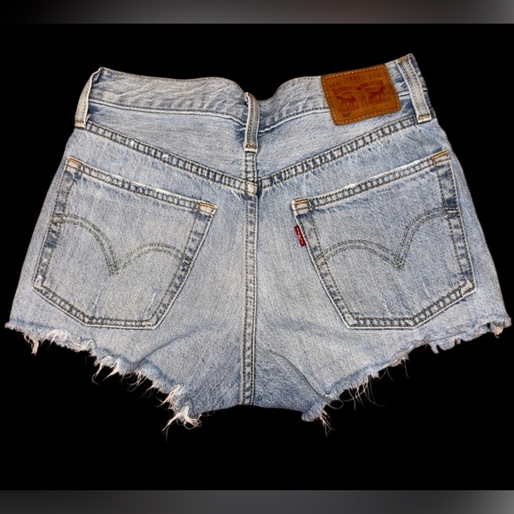 LEVI’S ORIGINAL FIT HIGH RISE WOMEN’S SHORTS - Picture 3 of 5